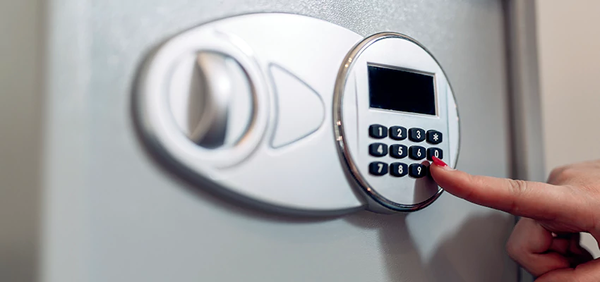 Jewelry Safe Cracking in Westmont, California