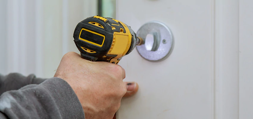 Street Locksmith For Smart Lock Repair in Westmont, CA
